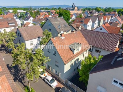 Seltene Gelegenheit: Dreifamilienhaus und Lagerhalle in F-Schwanheim