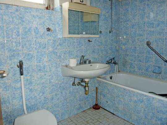 Sanierungsbedürftiges Reihenhaus in ruhiger Lage - Bild 16