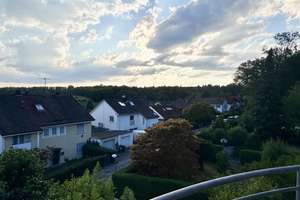 Exklusive 3,5-Zimmer-Maisonettewohnung mit Galerie, zwei Balkonen und traumhaftem Ausblick ins Grüne – Schweitzerstraße 48, 70619 Sillenbuch (Ortsteil), Stuttgart – Vorschaubild 5