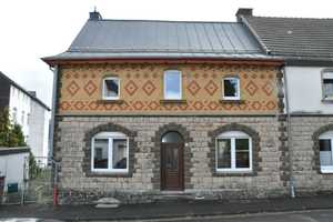 Günstiges, vollständig renoviertes 5-Raum-Reihenendhaus mit gehobener Innenausstattung in Gerolstein – Heiligenstrasse 1, 54568 Vulkaneifel (Kreis) – Vorschaubild 1