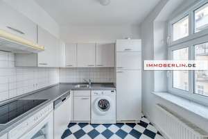 IMMOBERLIN.DE - Trendviertel! Beschauliche Altbauwohnung mit Westbalkon nahe S- & U-Bahnhof Schönhau – Die vollständige Adresse der Immobilie erhältst du vom Anbieter., 10437 Prenzlauer Berg, Berlin – Vorschaubild 3