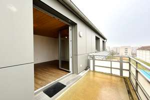 sehr schöne Dachgeschosswohnung (3.OG, ohne Aufzug)  mit 5 Zimmern und großzügigem Balkon - im Herze