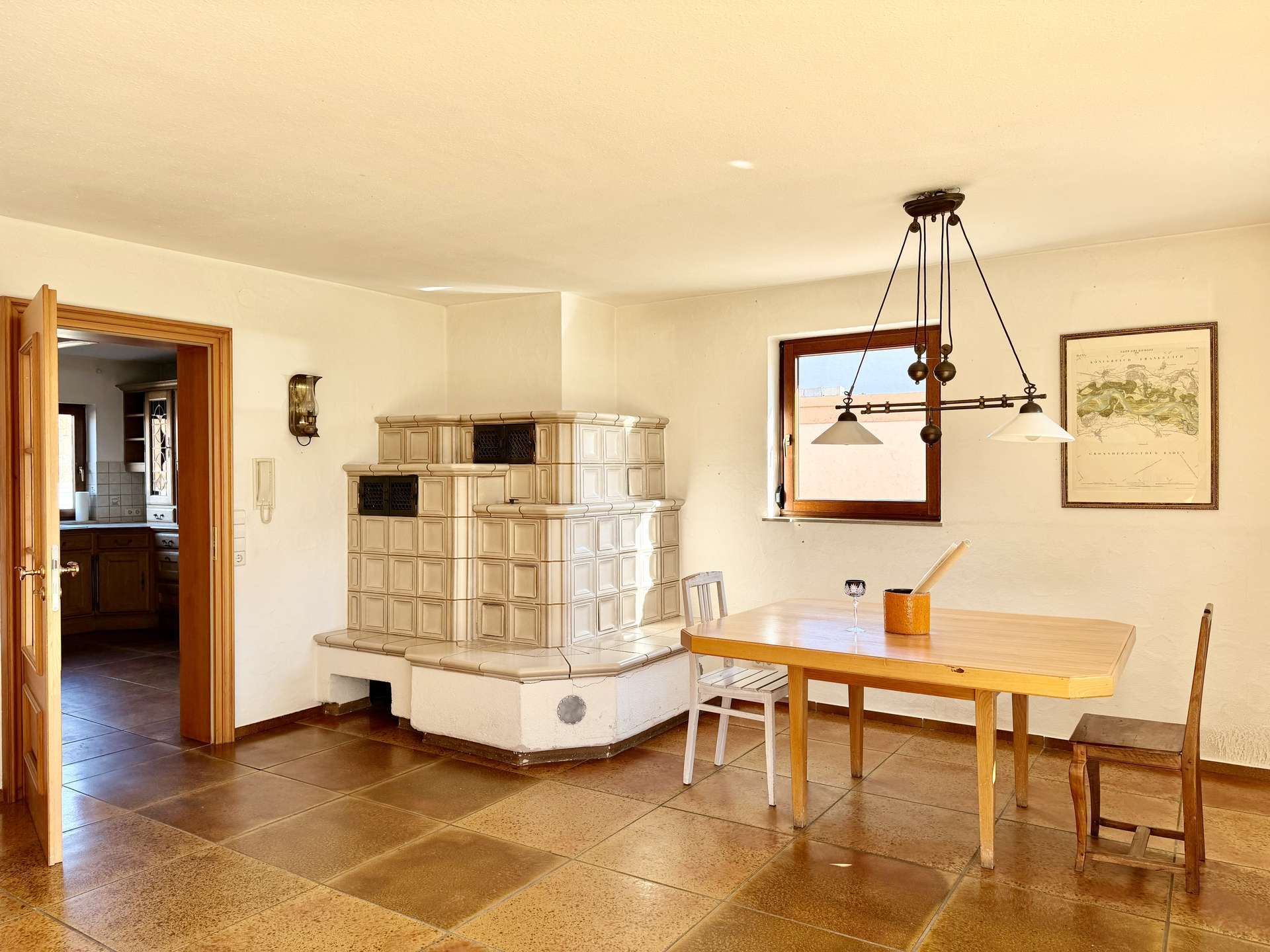 Immobilie in Sasbach am Kaiserstuhl - Charmantes Einfamilienhaus mit 5,5 Zimmern und großzügigem Grundstück - Bild 2