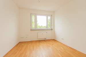 Gut geschnittene 4-Zimmer-Wohnung mit Balkon – 81245 Obermenzing, München – Vorschaubild 2