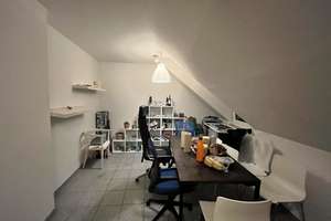 Zentral wohnen: 1,5-Zimmer-Dachgeschosswohnung mit Einbauküche – Pontstr. 134/136, 52062 Ponttor, Aachen – Vorschaubild 2