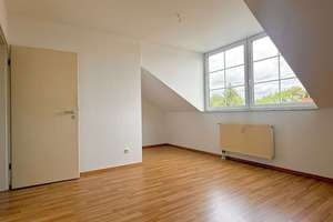 Charmante Dachgeschosswohnung mit Spitzboden in ruhiger Lage von Berlin-Bohnsdorf – Die vollständige Adresse der Immobilie erhältst du vom Anbieter., 12526 Bohnsdorf, Berlin – Vorschaubild 6