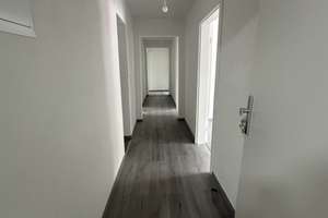 helle geräumige 3 Zimmer Wohnung im Dachgeschoss