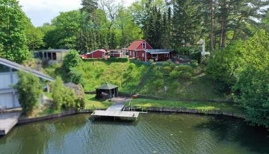 Bild von Sommer am See! Traumblick mit Skandinavien Feeling im kleinen Ferienhaus! Neubau möglich!
