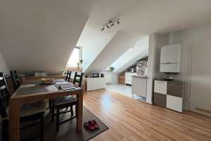 DG / Großzügiger Schnitt, ruhige zwei Zimmer mit Schrägen und großzügigem Küchenraum – Friedenstraße 62, 40219 Unterbilk, Düsseldorf – Vorschaubild 5