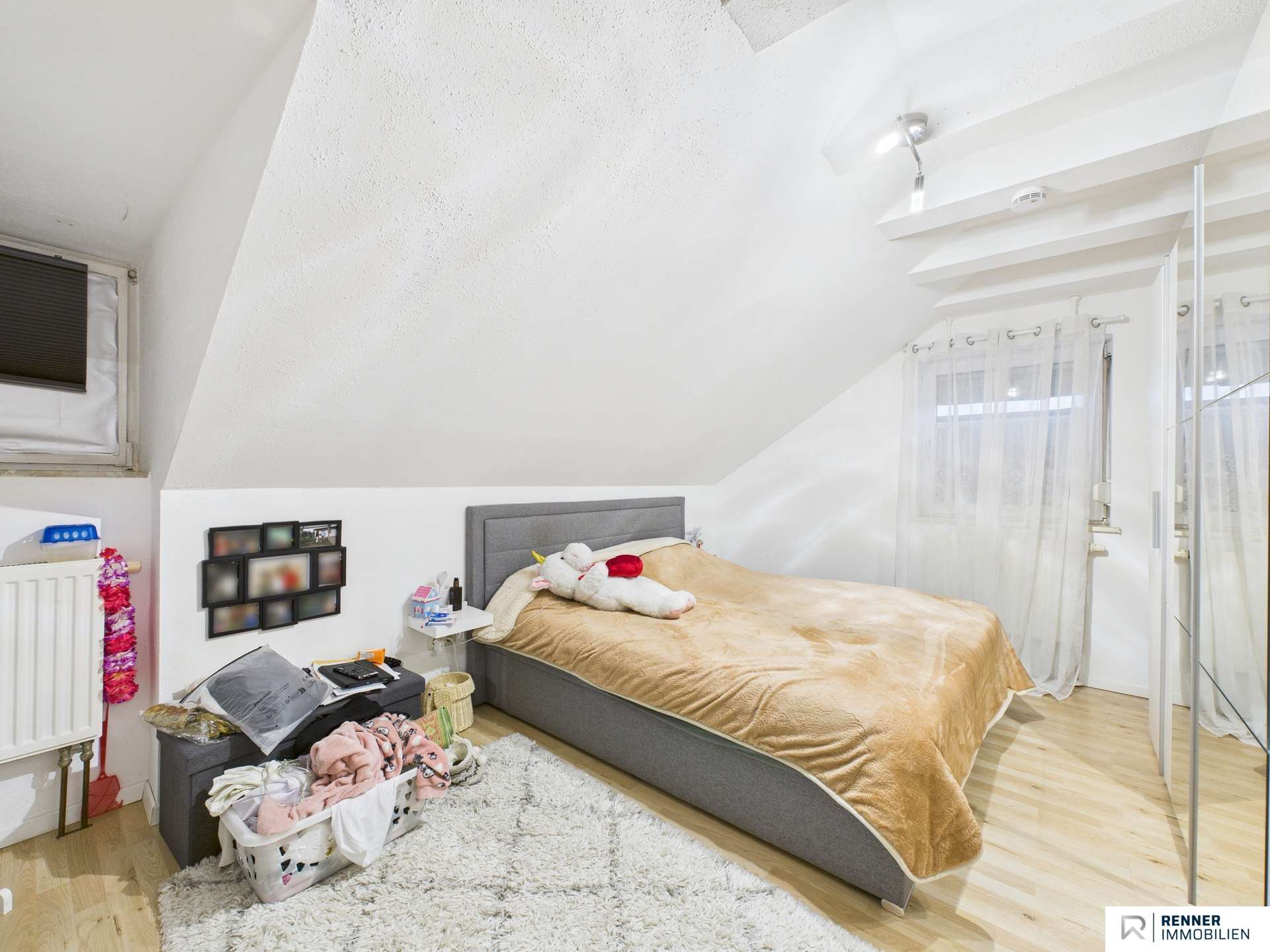 Immobilie in Herzogenaurach - Große 4 Zimmer Dachgeschosswohnung in wirtschaftlich starkem Umfeld! 5% Mietrendite! - Bild 0