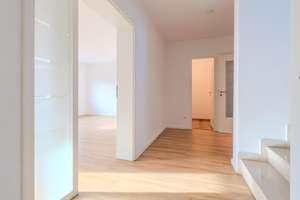 Moderne, großzügige Doppelhaushälfte in Lochhausen-Langwied