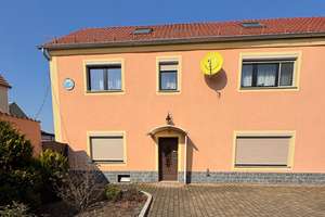 Einfamilienhaus in Dorfrandlage mit Garage und Garten – Teil eines sanierten Dreiseitenhofes – Die vollständige Adresse der Immobilie erhältst du vom Anbieter., 4779 Wermsdorf – Vorschaubild 2