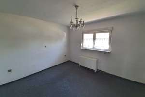 Solides 1 - 2-Familienhaus in guter Wohnlage – Hölderlinstr. 37, 75428 Illingen – Vorschaubild 7