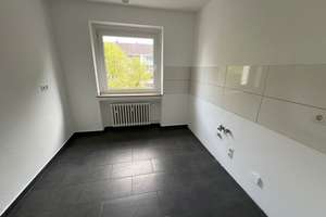 Helle 2 Zi.-Whng.- weisses Duschbad mit Fenster und Balkon - Duisburg Rheinhausen – Richard-Wagner-Straße 15, 47226 Rheinhausen-Mitte, Duisburg – Vorschaubild 3