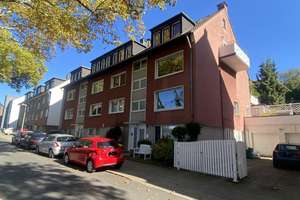 Gepflegte 2 Zimmer-Whg Einbauküche, Bad, Abstellraum, Balkon, Keller, Waschraum 