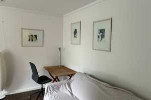Stilvolle 2-Raum-Dachgeschosswohnung mit geh. Innenausstattung mit Balkon und EBK – Karolingerplatz 12, 14052 Berlin – Vorschaubild 8