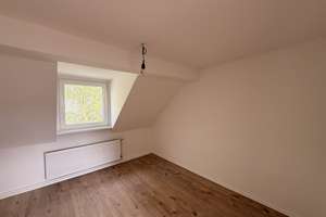 Frisch renovierte 3-Zimmer-Dachgeschosswohnung - Erstbezug nach Renovierung