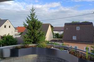 Gepflegte 3-Zimmer-Dachgeschosswohnung mit Balkon und EBK in Augsburg-Hochzoll