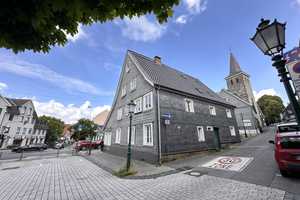 Option Einfamilienhaus - NEU KERNSANIERT! Denkmalgeschütztes & historisches Stadthaus! – Odoakerstraße 1, 42389 Wuppertal – Vorschaubild 1