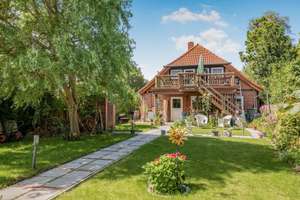 Bezugsfreies Wohnhaus mit zwei Wohneinheiten und Garten auf Fehmarn