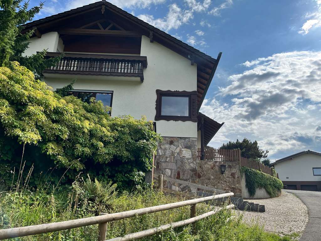 Immobilie in Münchweiler an der Alsenz - Einzigartiges Reitanwesen in der Pfalz – 5,8 Hektar, Stall, Reithalle, Wald - Bild 2