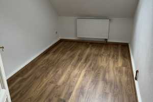 Attraktive 3-Zimmer-Dachgeschosswohnung in Wuppertal-Elberfeld am Mirker Bahnhof – Eckernförder Straße 9, 42105 Wuppertal – Vorschaubild 4