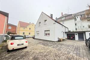 Maximale Rendite in Augsburg: Gepflegtes 6 Parteien Haus in guter zentraler Lage mit 6 Stellplätzen – Die vollständige Adresse der Immobilie erhältst du vom Anbieter., 86154 Links der Wertach-Süd, Augsburg – Vorschaubild 2