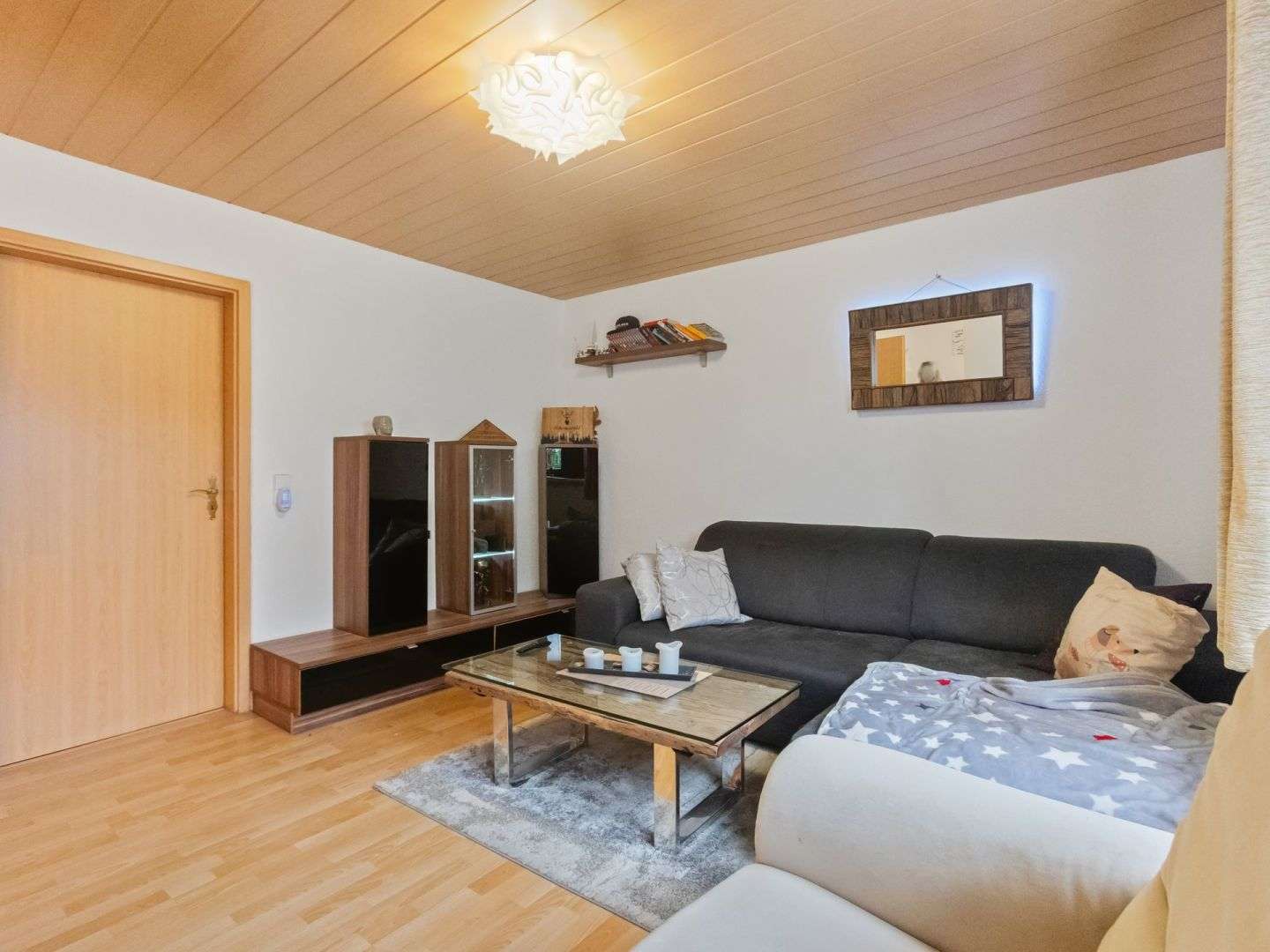 Immobilie in Bad Krozingen - Zwei Doppelhaushälften auf einem Grundstück - Charmantes Liebhaberobjekt in Bad Krozingen - Bild 2