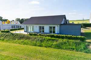 **Wohnen auf einer Ebene: Neuwertiger Bungalow mit Carport** – Bitburg-Prüm (Kreis) – Vorschaubild 3