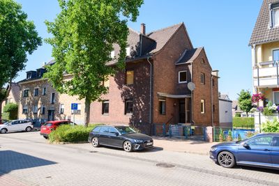 Viel Platz für Familie  und  zwei Generationen: Zweifamilienhaus in OB-Holten
