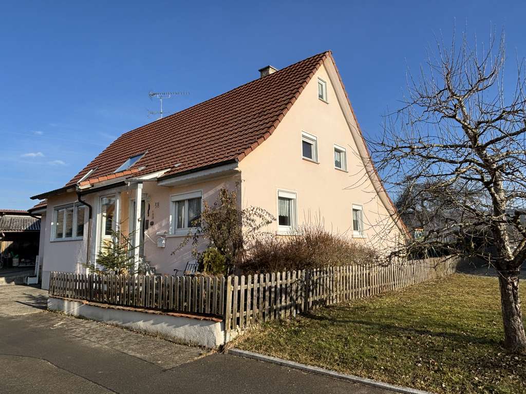 Immobilie in Engen - Landhaus mit Charme in idyllisch ruhiger Ortsrandlage - Bild 1