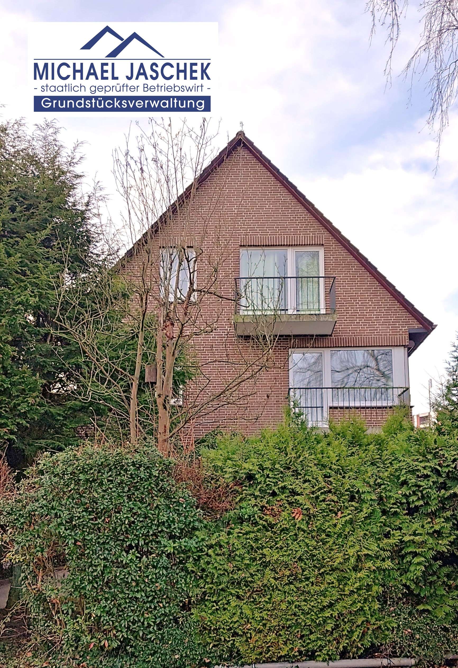 Renovierungsbedürftige 2-Zi.-DG-Whg. Nähe U-Bahn "Berne" mit Balkon und Garage, Hamburg – Bild 1