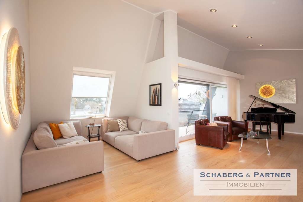 Top-sanierte Luxuswohnung, 3- Zi, Dachterrasse & Schlossblick