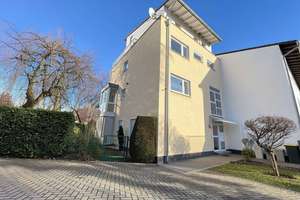 Helle 2 Zimmer Maisonette Wohnung mit Balkon und Überdachtem Stellplatz