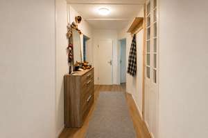 Charmantes Wohnen im Zweifamilienhaus mit Veranda und Blick ins Grüne im beliebten Uhlbach – Hegnachstrasse 16, 70329 Uhlbach, Stuttgart – Vorschaubild 6