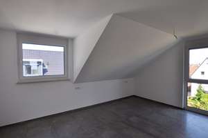 Neuwertige 3-Zimmer-Dachgeschosswohnung mit Balkon und Einbauküche in Stuttgart – Wolle-Kriwanek-Straße 8b, 70439 Stammheim-Süd, Stuttgart – Vorschaubild 11