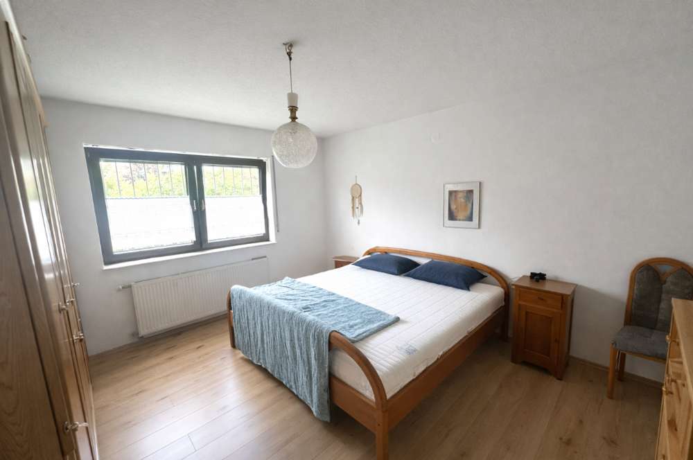 Immobilie in Kirchardt - GLOBAL INVEST | Großzügiges Zweifamilienhaus mit 220m² Wohnfläche und 1.000m² großem Garten - Bild 2