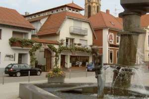 Schöne, geräumige zwei Zimmer Maisonette Wohnung mit Galerie &Küche ,Balkon  im Ortskern, Nußloch