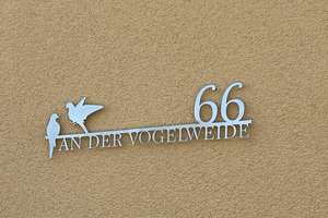 Ruhe mit Blick über Felder: Exklusives wohngesundes Plusenergie-Doppelhaus, S-Bahn fußläufig – An der Vogelweide 66, 4178 Burghausen-Rückmarsdorf, Leipzig – Vorschaubild 2
