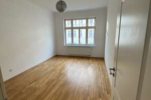 große Wohnküche mit Balkon, Bad mit Wanne, Echtholzpakett – Stöckelstraße 3, 4347 Schönefeld-Abtnaundorf, Leipzig – Vorschaubild 2
