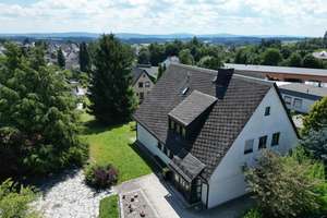 Großzügiges Zweifamilienhaus mit Garten – Die vollständige Adresse der Immobilie erhältst du vom Anbieter., 95233 Helmbrechts – Vorschaubild 2