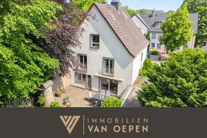 Freistehendes Einfamilienhaus im Rathausviertel mit zwei Garagen und Garten in Südausrichtung