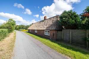 Friesenhaus unter Reet mit Doppelgarage in einzigartiger Lage (Sackgasse) nahe der Nordsee – Nordfriesland (Kreis) – Vorschaubild 14