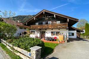 Alpenländisches Schmuckstück mit vermieteten Wohnungen - Erstwohnsitz im Herzen von Bayrischzell – Miesbach (Kreis) – Vorschaubild 1