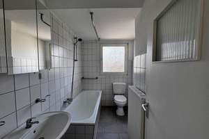 Modernisierte 2-Zimmer-Dachgeschosswohnung in Duisburg – Fischerstrasse 65, 47055 Wanheimerort, Duisburg – Vorschaubild 3