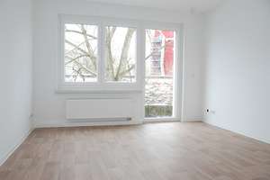 Attraktive 3-Raum-Wohnung mit Balkon nahe Zentrum – Karl-Immermann-Str. 45, 9111 Zentrum, Chemnitz – Vorschaubild 1