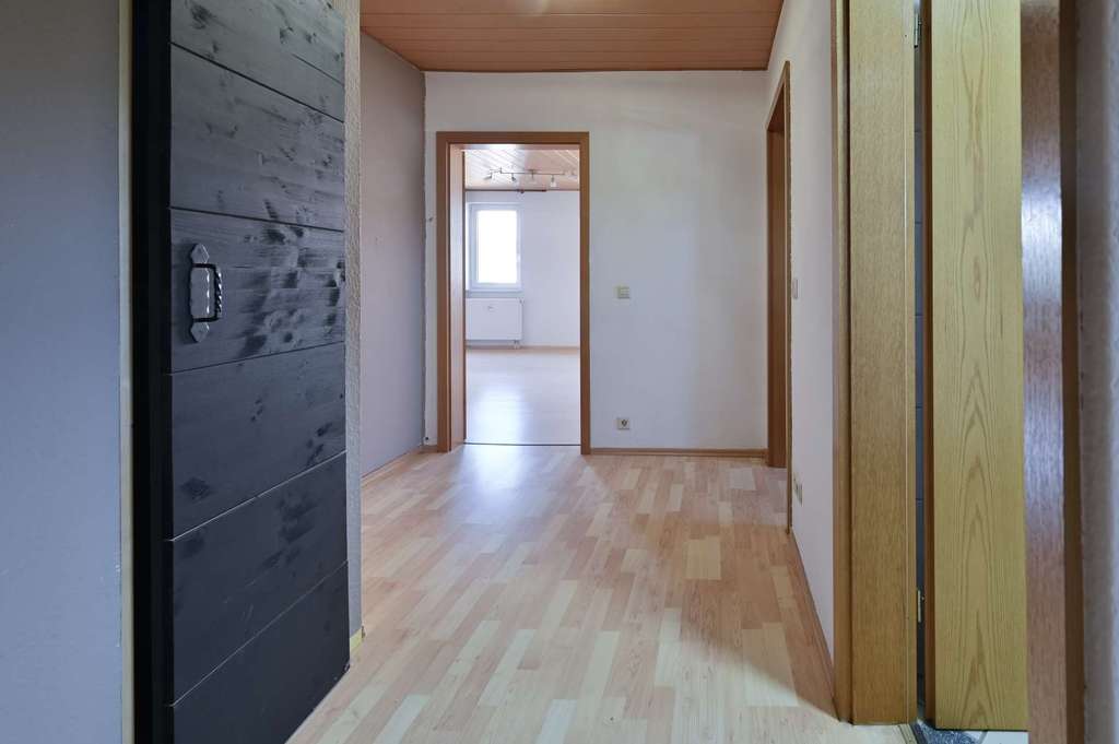 Immobilie in Lichtenstein/Sachsen - Attraktives Investment in Lichtenstein – gepflegtes Mehrfamilienhaus (Balkone) mit Potenzial+Rendite - Bild 4