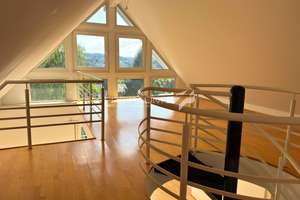 FREIRAUM4 +++ Über den Dächern von Siegen: Stilvolle Maisonette mit Galerie & Balkon in Top-Lage! – Die vollständige Adresse der Immobilie erhältst du vom Anbieter., 57072 Siegen – Vorschaubild 9