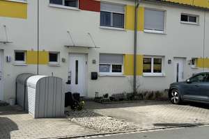 Modernes Reihenhaus A+ in ruhiger Lage, aktuell vermietet – Die vollständige Adresse der Immobilie erhältst du vom Anbieter., 90455 Kornburg, Worzeldorf, Nürnberg – Vorschaubild 2