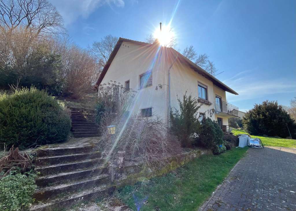 Immobilie in Contwig - Familienhaus mit großem Grundstück - Bild 0